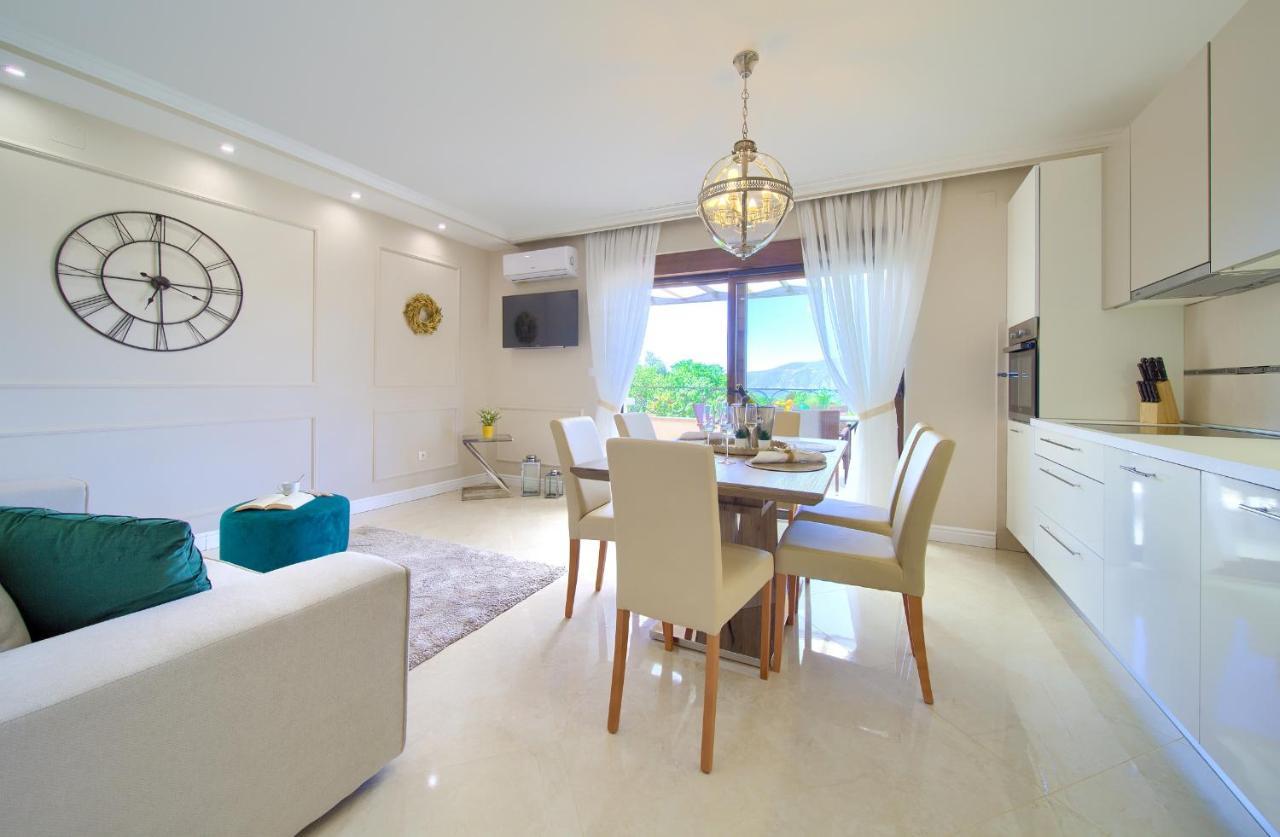 Luxury Apartments Villa Stina Pinezići エクステリア 写真